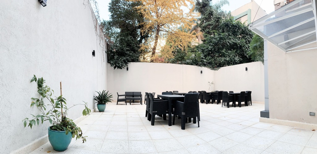 Patio exterior de la Residencia Garden